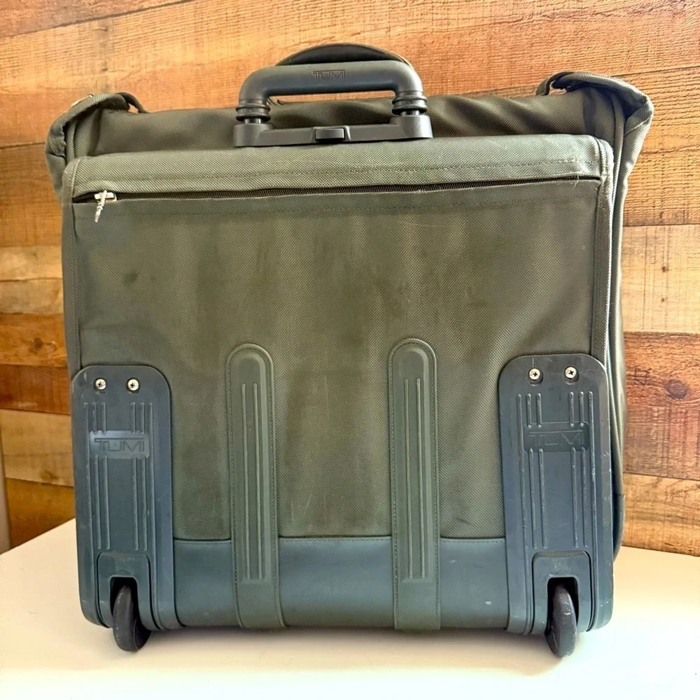 VTG 2241M3 Tumi Alpha 2 Wheeled Large Garment/Suitcase Travel Bag